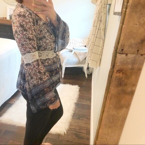 Altar’d State small floral top - Picture 6 of 8